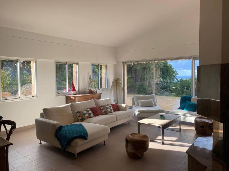 180 M2 Vue Piscine Climatisee Grand Jardin 5000 M2 Cloture Calme Villa