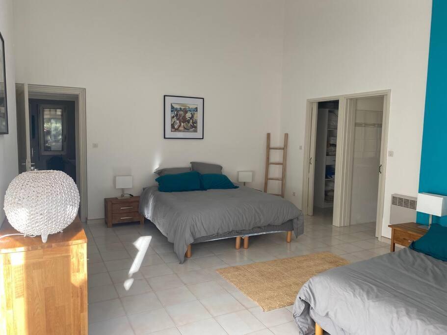 180 M2 Vue Piscine Climatisee Grand Jardin 5000 M2 Cloture Calme Villa